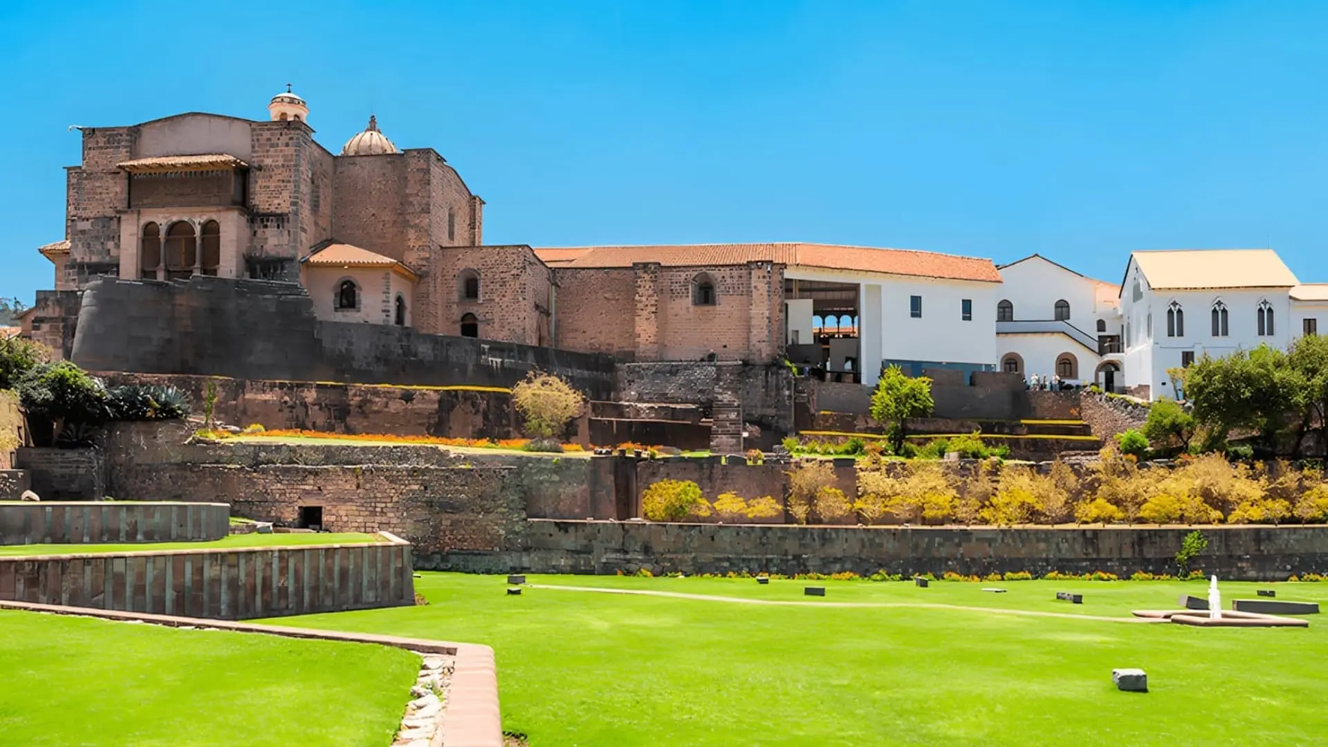 Ciudad del Cusco con calles historicas y herencia inca en Peru